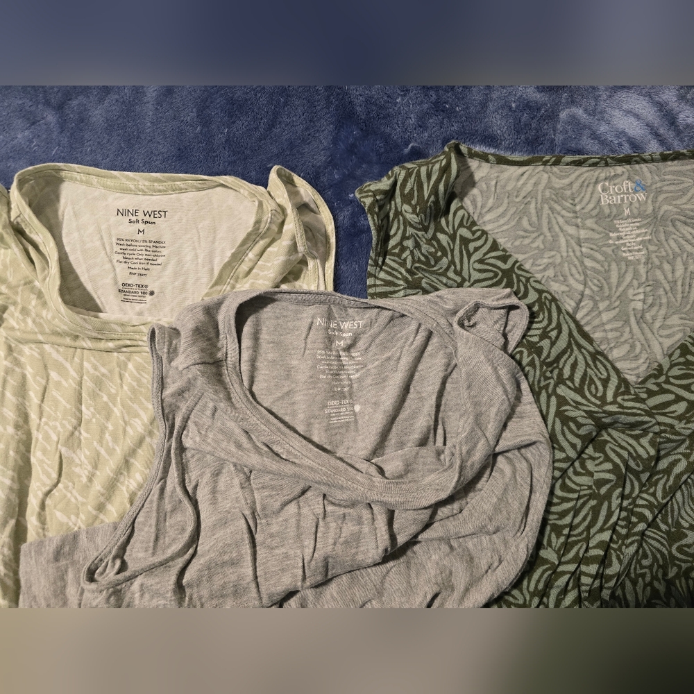 Lot of 3 Womens Summer Sleeveless Shirts - Picture 2 of 9